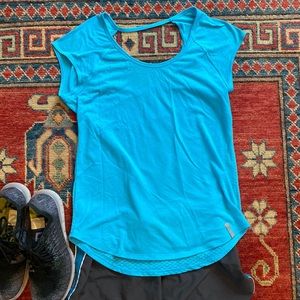 Under armor workout shirt - small (?)